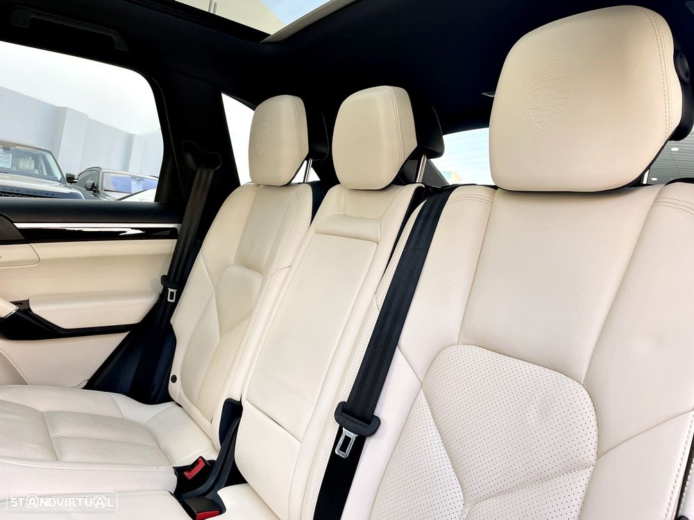Porsche Cayenne S E-Hybrid - 30