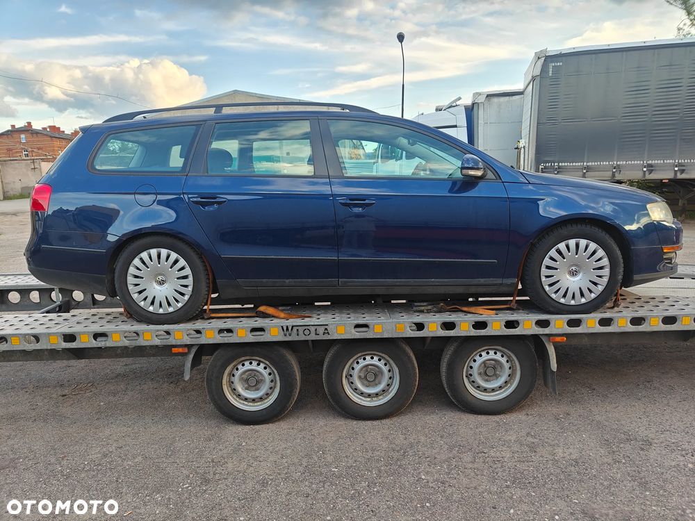 Volkswagen Passat 1.6 FSI Comfortline - 3
