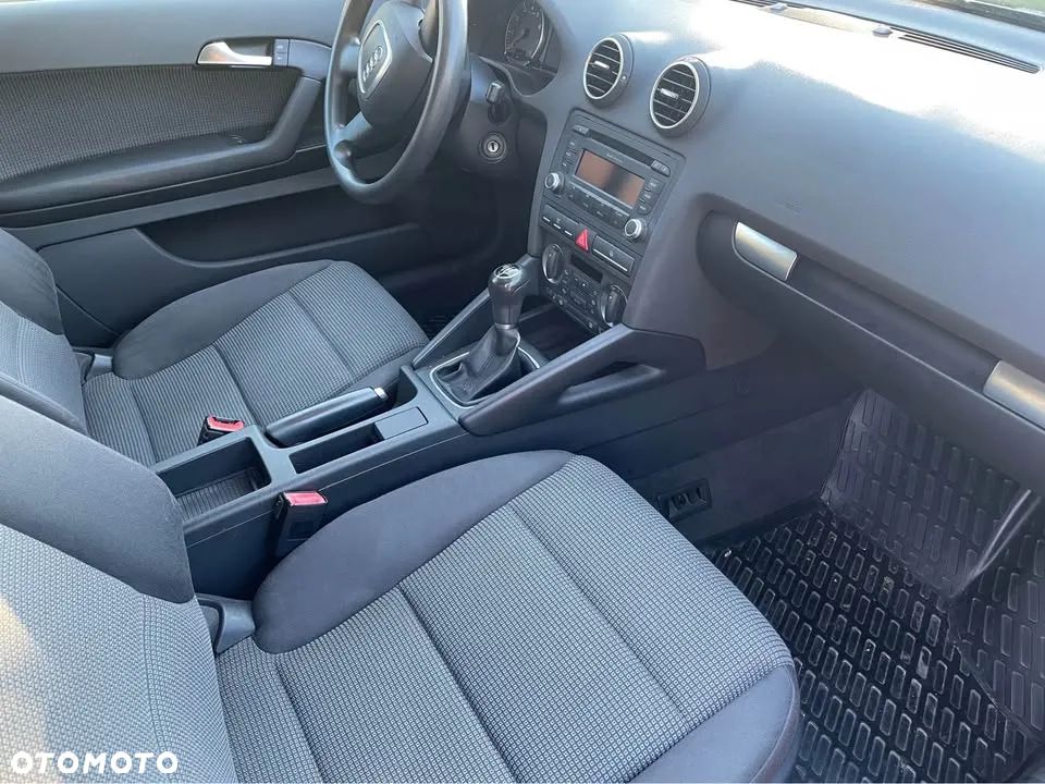 Audi A3 3-drzwiowe 1.6 Attraction - 8