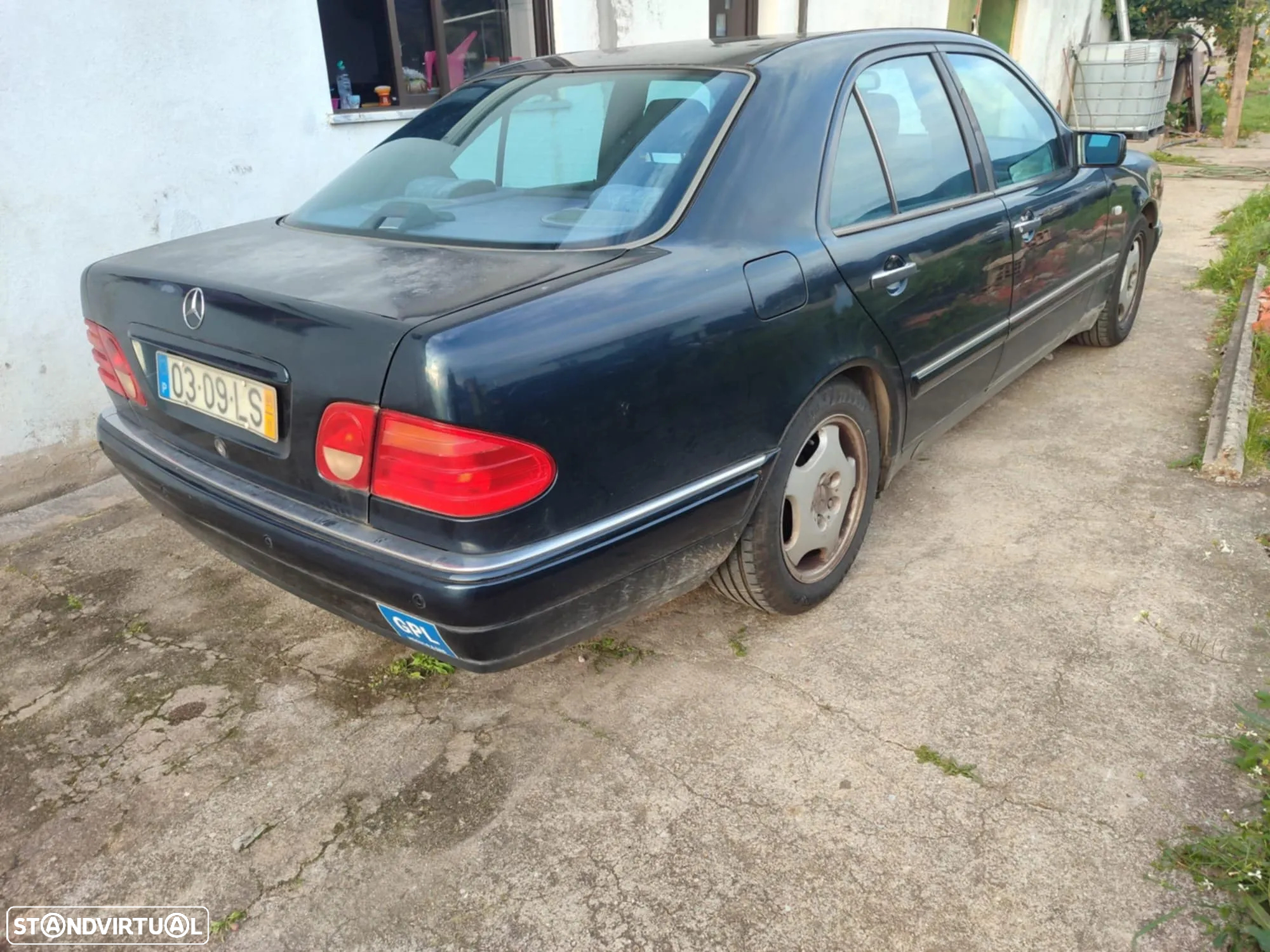 Mercedes-Benz 200 - 6
