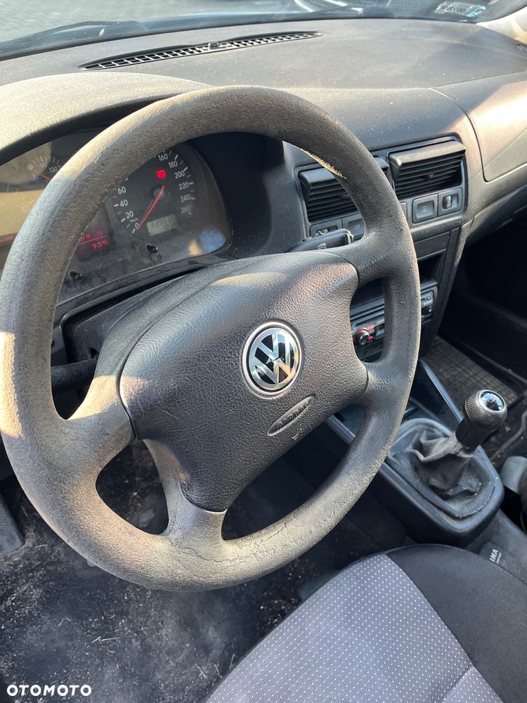 Volkswagen Golf - 5