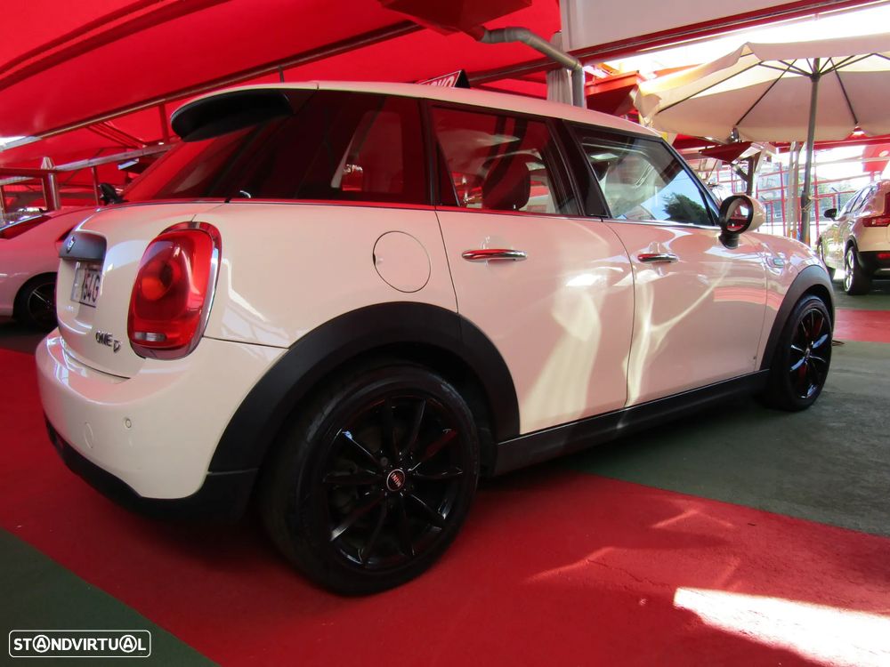 MINI 5 Portas One D - 15