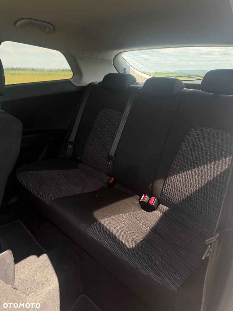 Kia Ceed 1.6 L - 6