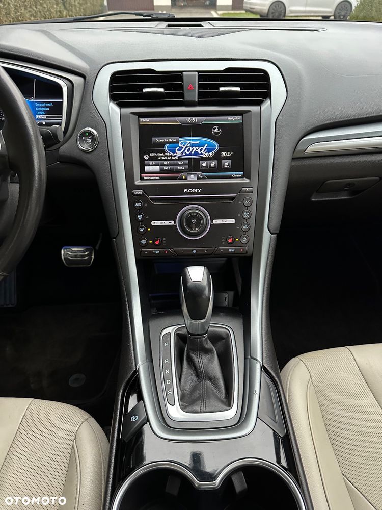 Ford Fusion 2.0 EcoBoost Titanium - 12