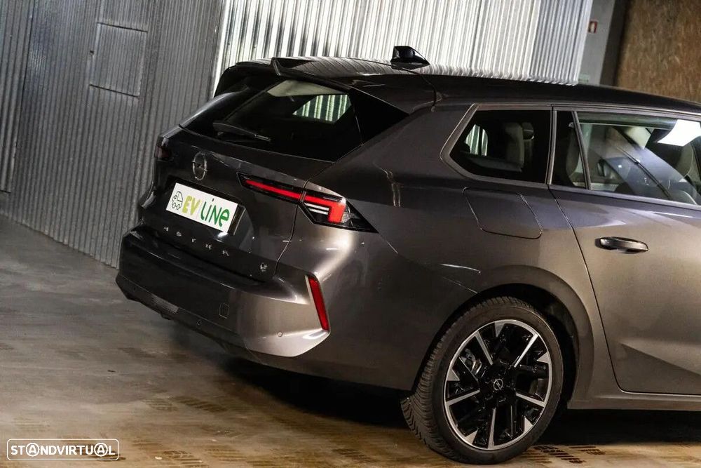 Opel Astra Sports Tourer - 12