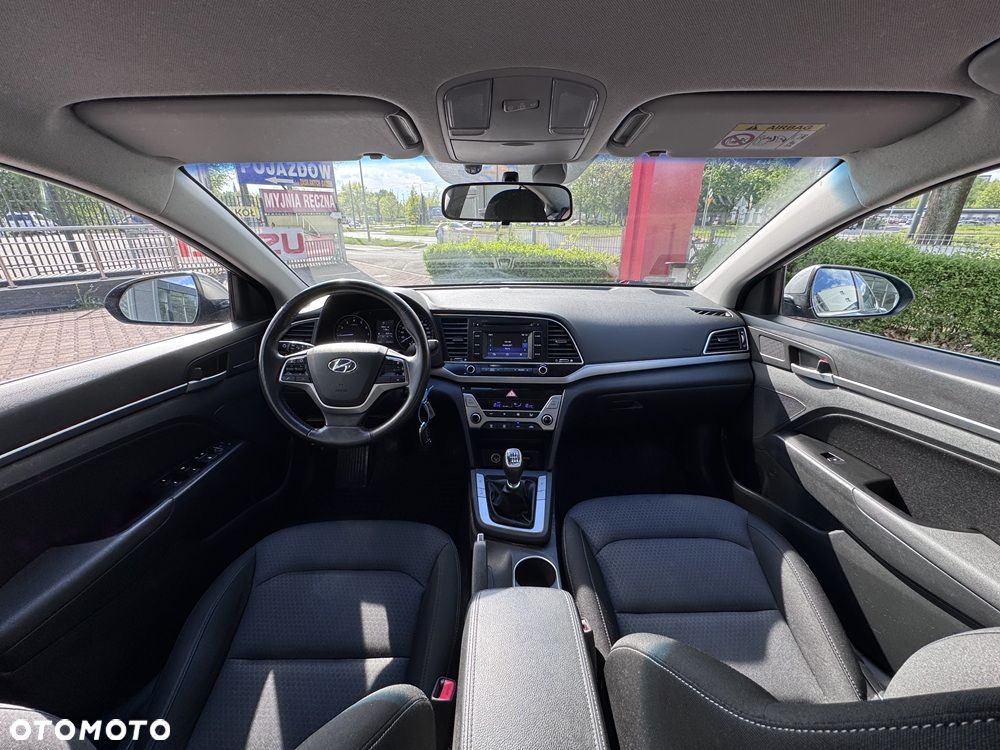 Hyundai Elantra 1.6 Comfort - 10