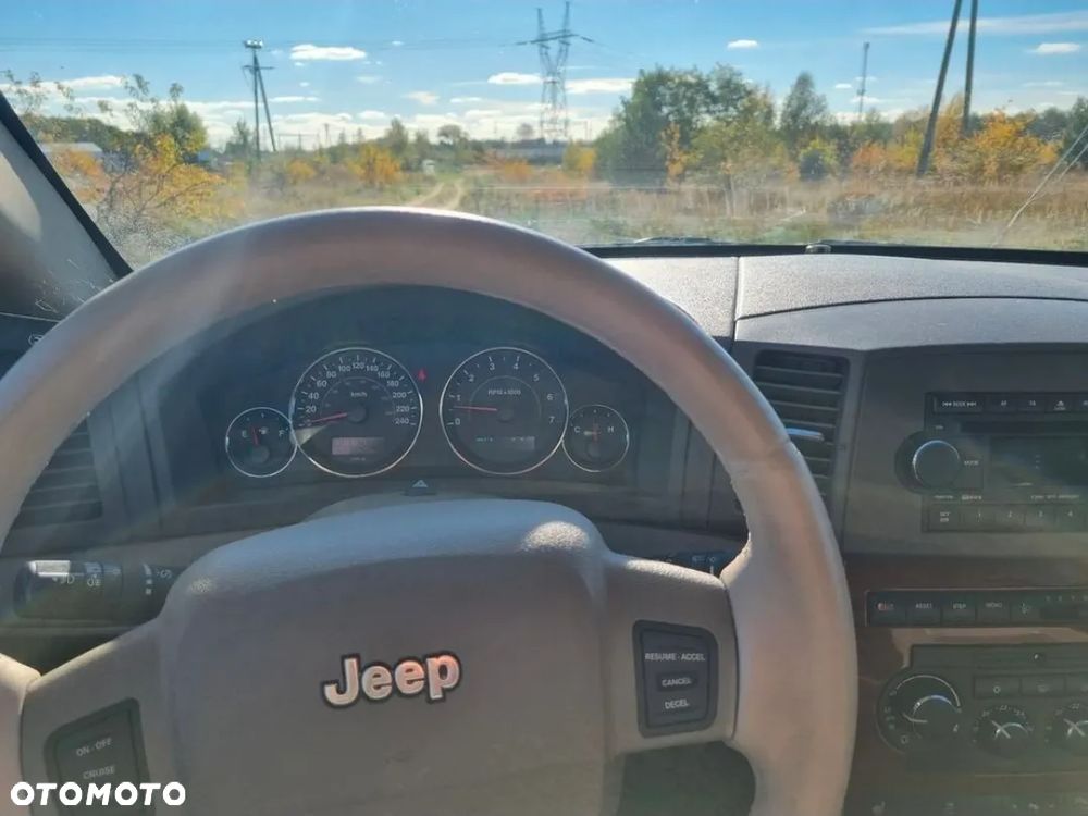 Jeep Grand Cherokee - 17