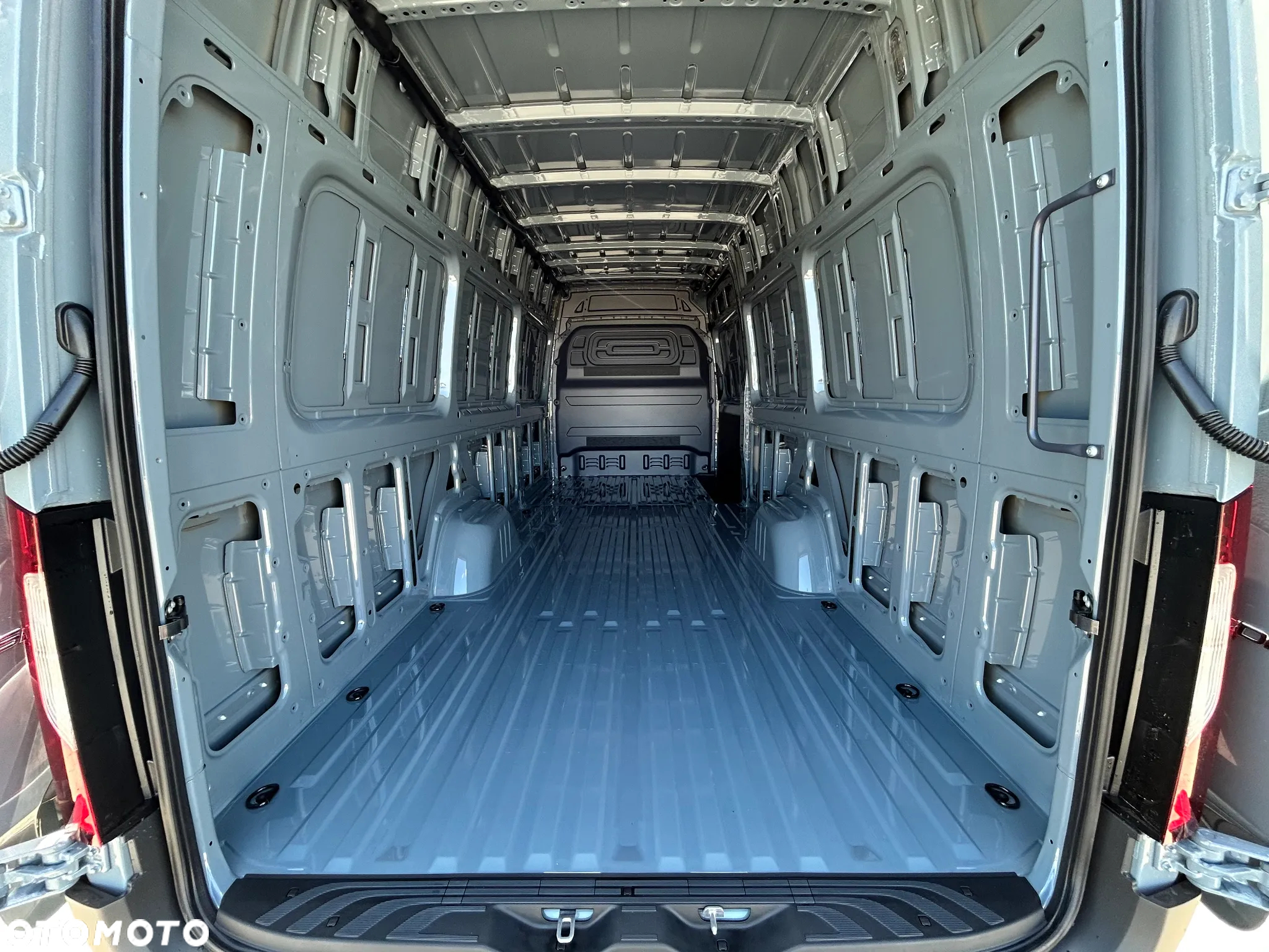 Mercedes-Benz SPRINTER 319 CDI FURGON EKSTRA DŁUGI - 20