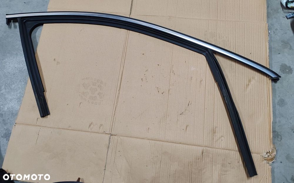 Listwa drzwi prawa przód ramka chrom uszczelki Infiniti Q30 15-20 - 1