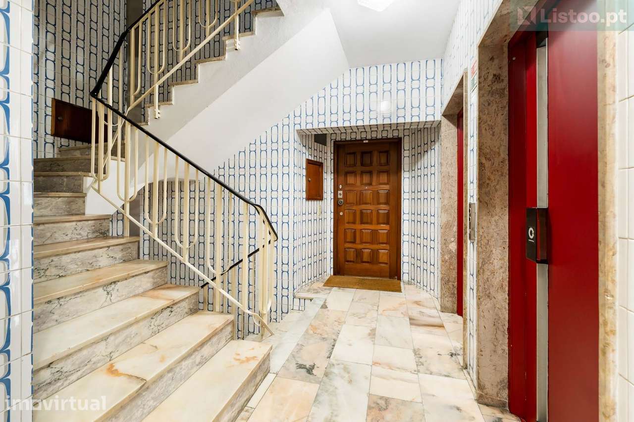 Apartamento T1 Localização Central c/ Varanda e Garagem - Grande imagem: 3/26