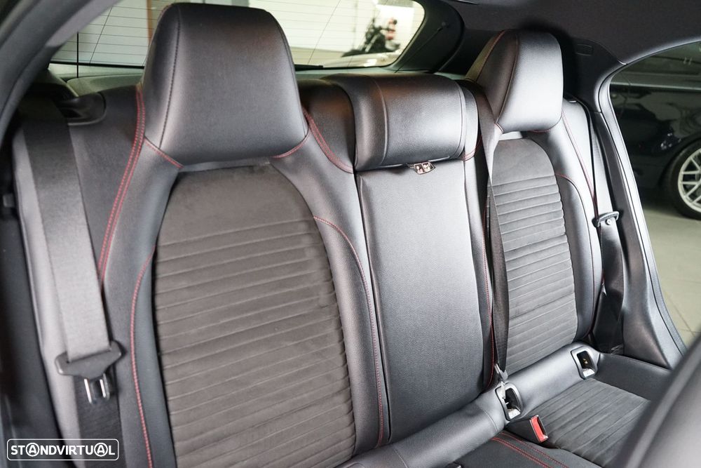 Mercedes-Benz A 180 d AMG Line - 35