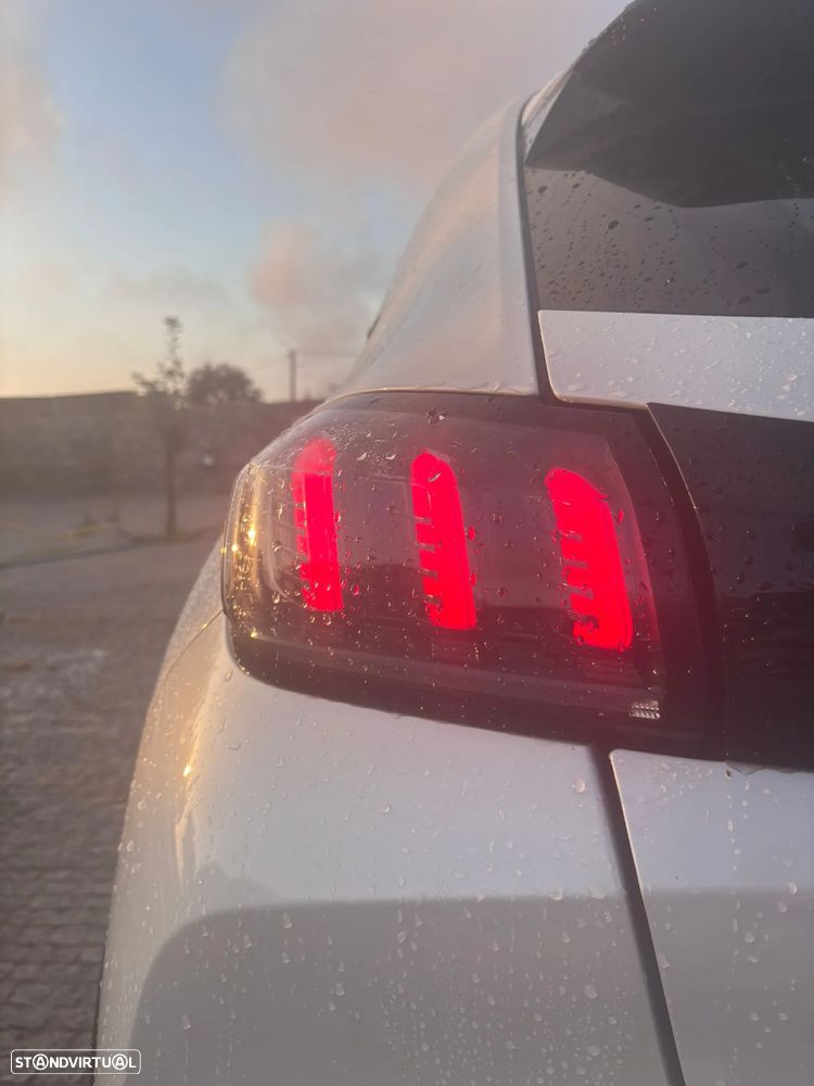 Peugeot e-208 Allure Pack - 8