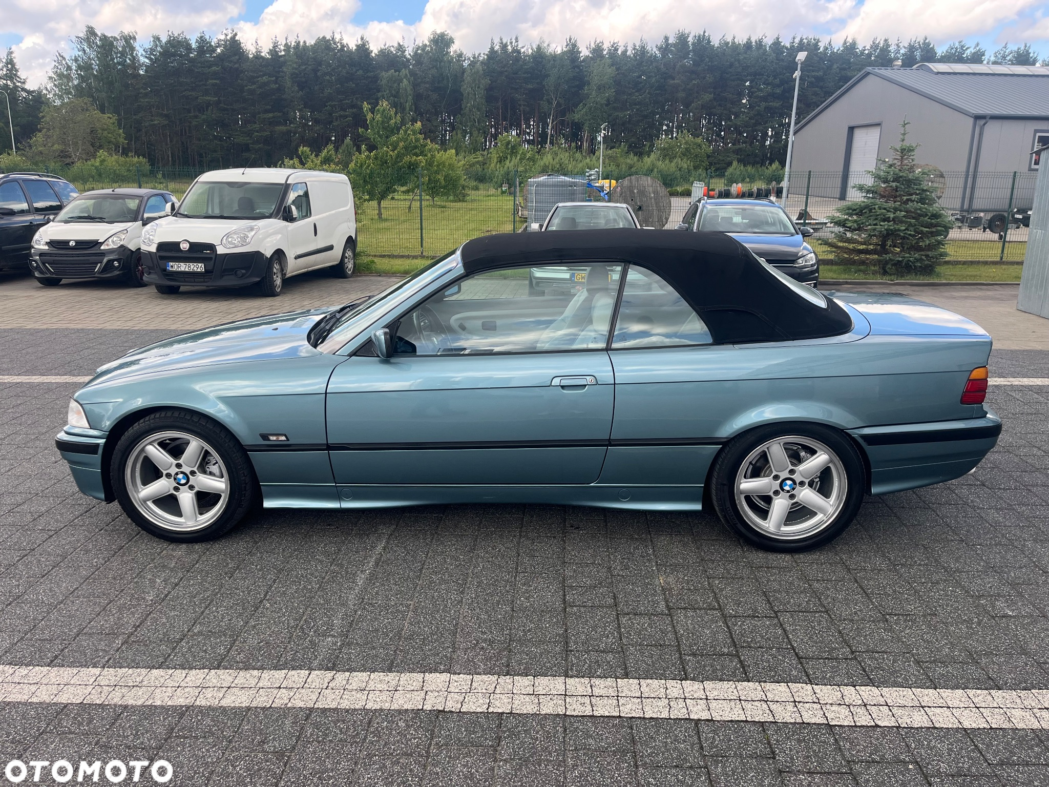 BMW Seria 3 318i Cabriolet - 33