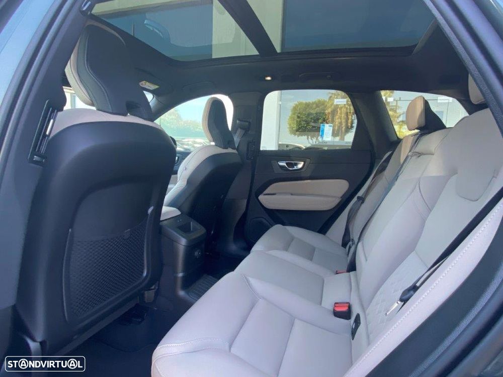 Volvo XC 60 2.0 T6 PHEV Plus Dark - 15