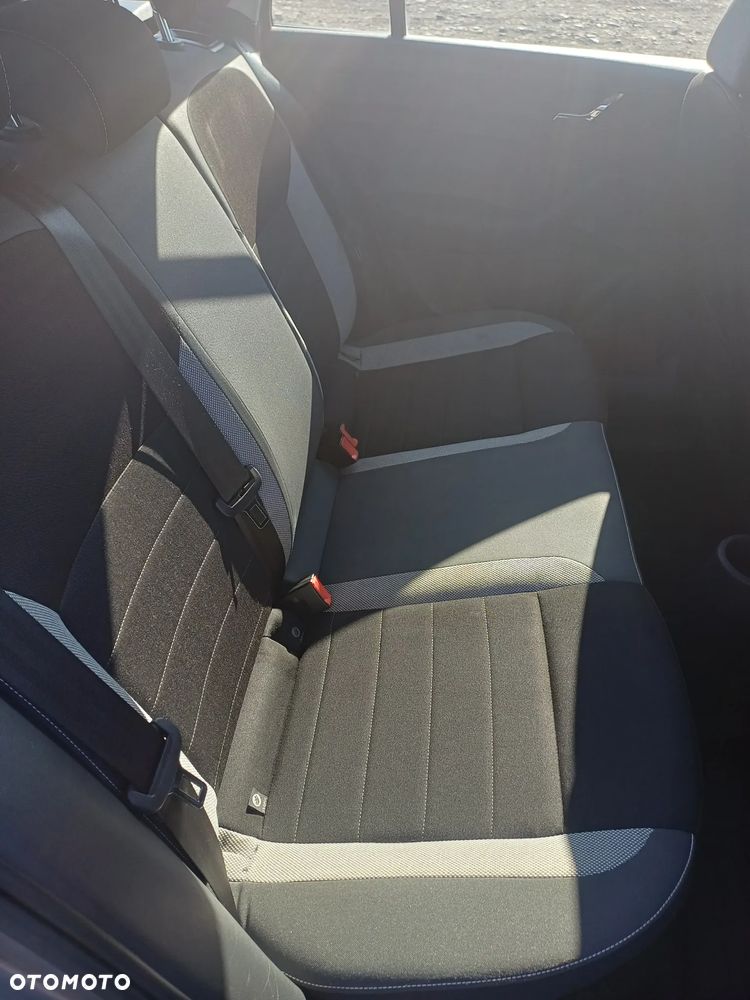 Skoda RAPID 1.2 TSI Ambition - 8