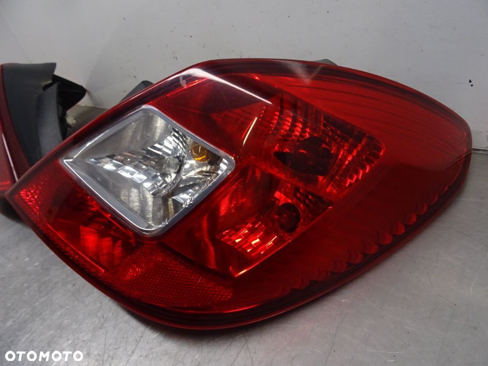 OPEL CORSA D HB 5D 06-10 1.2B LAMPA TYLNA TYŁ PRAWA - 2