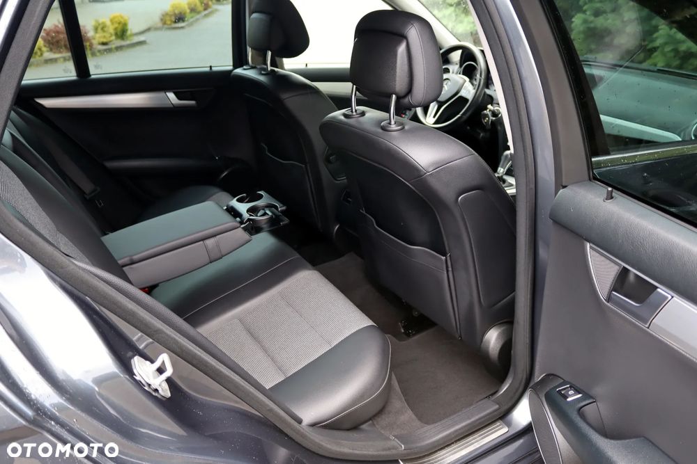 Mercedes-Benz Klasa C 180 BlueEFFICIENCY 7G-TRONIC Avantgarde - 18