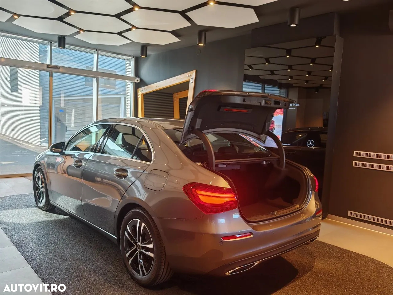 Mercedes-Benz A 180 MHEV 7G-DCT Sedan - 12