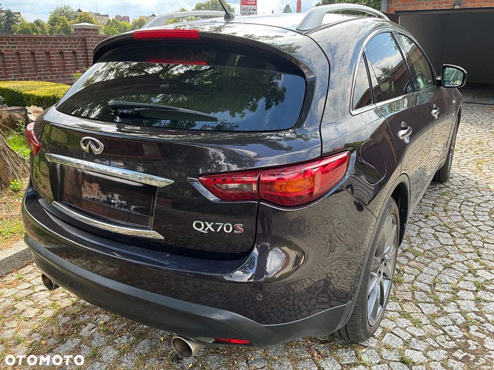 Infiniti QX70 - 12