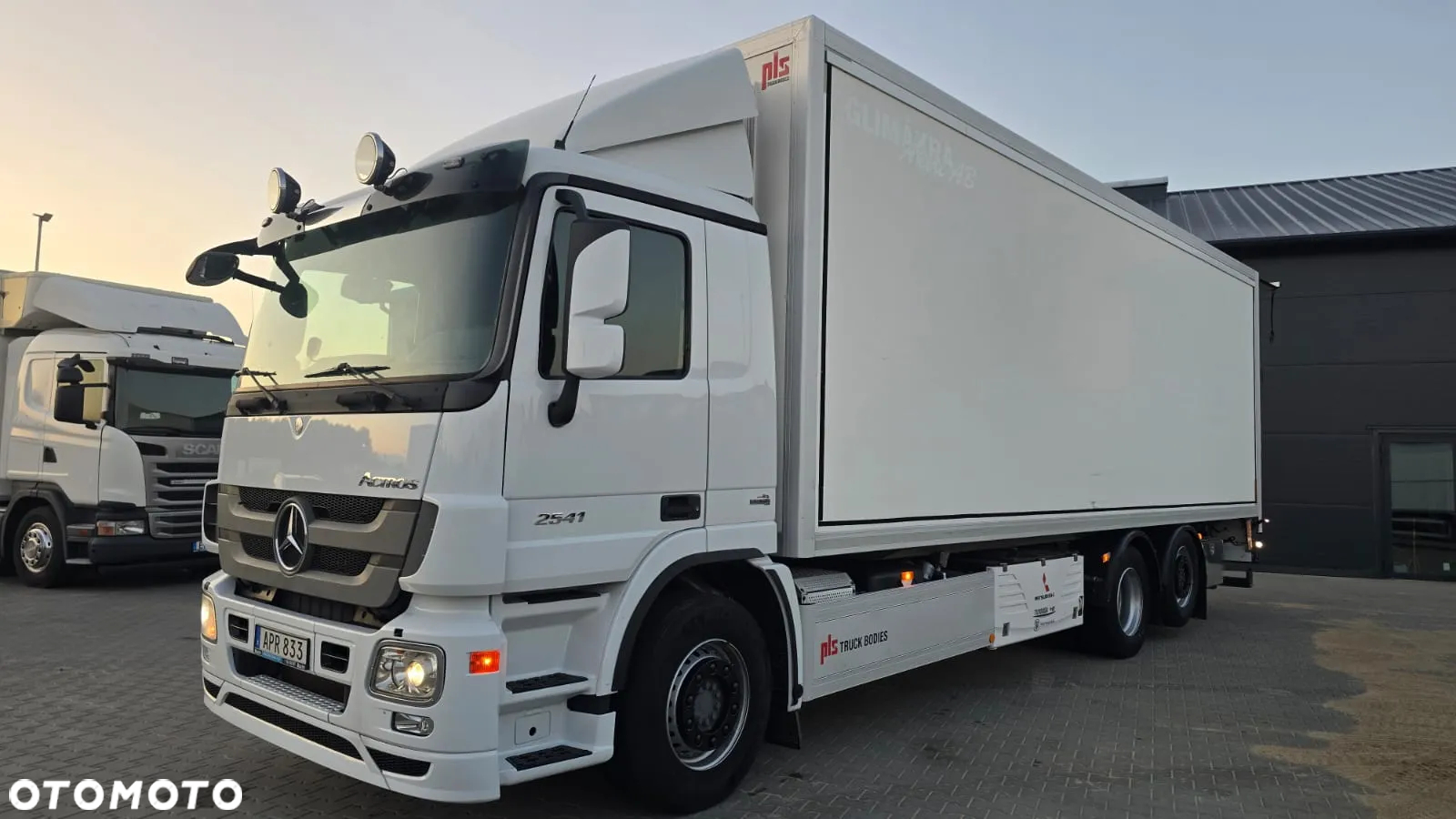 Mercedes-Benz Actros 2541 6x2 kontener izoterma niski przebieg super stan laweta rama do zabudowy - 3