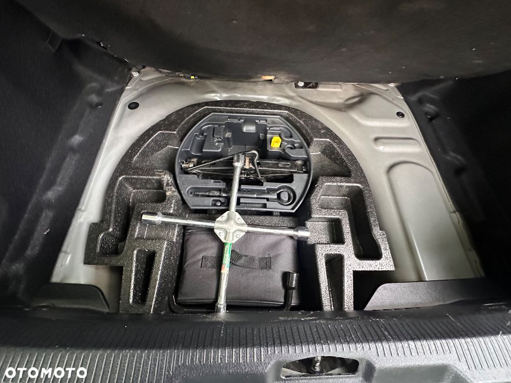 Peugeot 207 95 VTi Family - 21