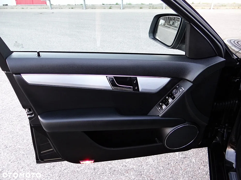 Mercedes-Benz Klasa C 180 T Kompressor Automatik Avantgarde - 23