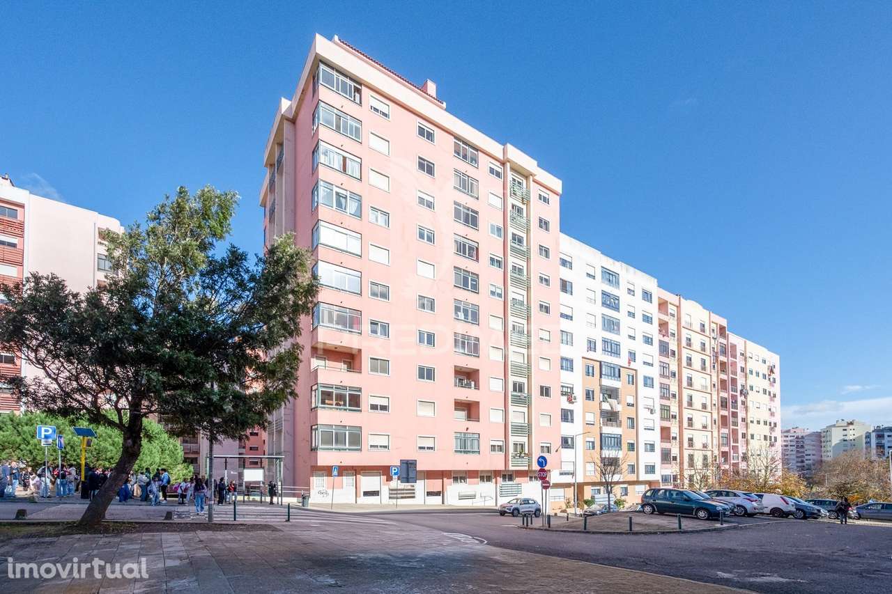 Exclusivo T2 no 10º Andar em São Marcos: Vistas Panorâmicas e Arrec... - Grande imagem: 2/31