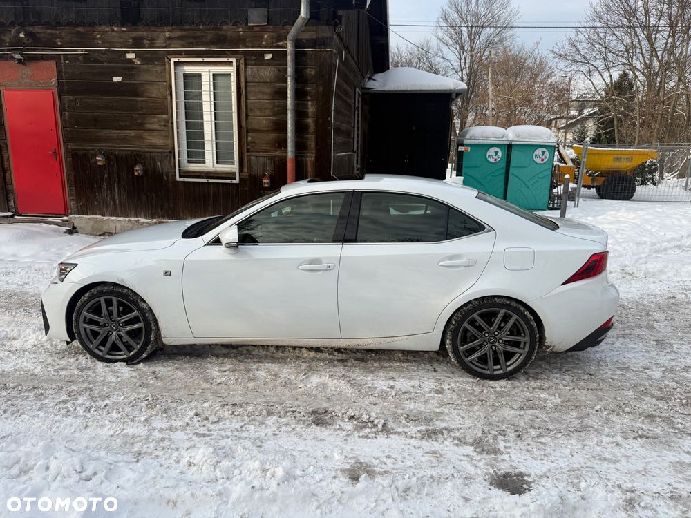 Lexus IS 300h F Sport Edition - 4