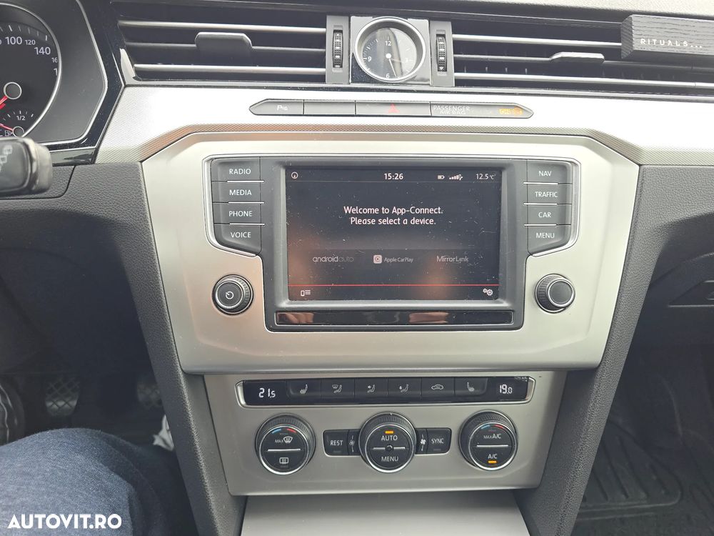 Volkswagen Passat 2.0 TDI SCR BlueMotion Comfortline - 12