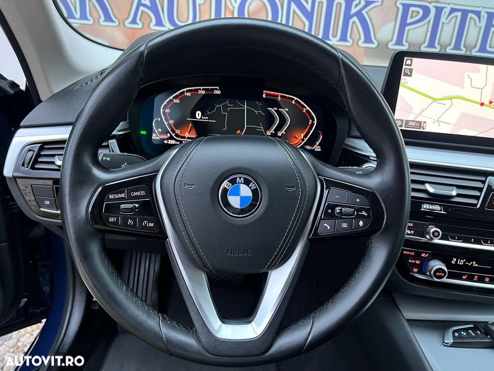 BMW Seria 5 520d xDrive AT - 33