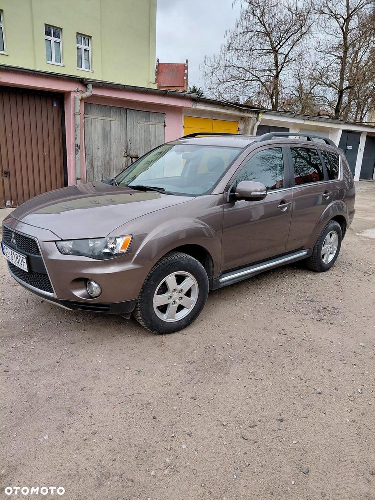 Mitsubishi Outlander 2.0 Invite 2WD - 1