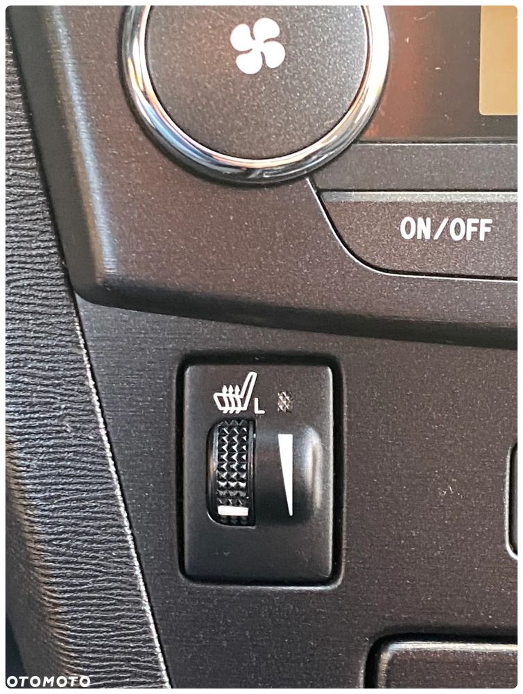 Toyota Avensis 1.6 - 23