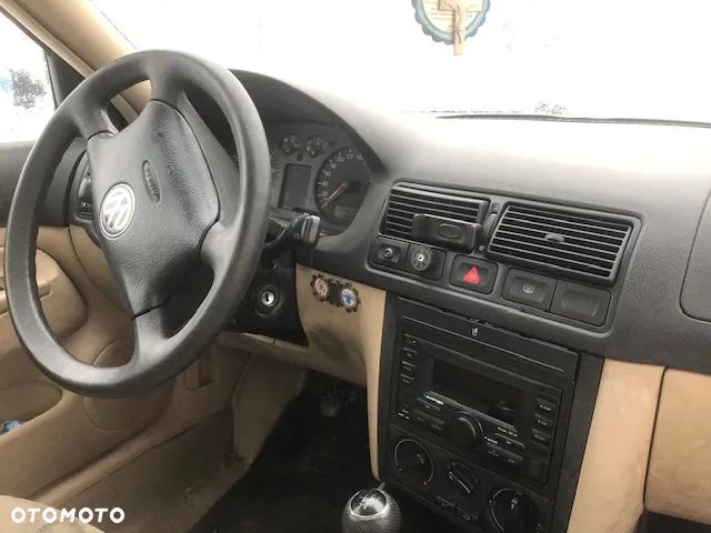 Volkswagen Golf 1.6 Q - 4