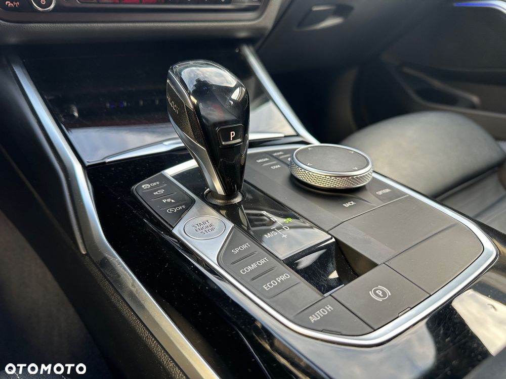BMW Seria 3 320i Touring Sport Line - 25