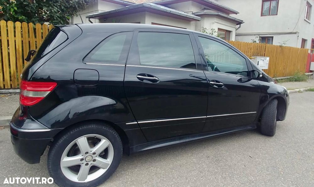 Mercedes-Benz EQB - 5