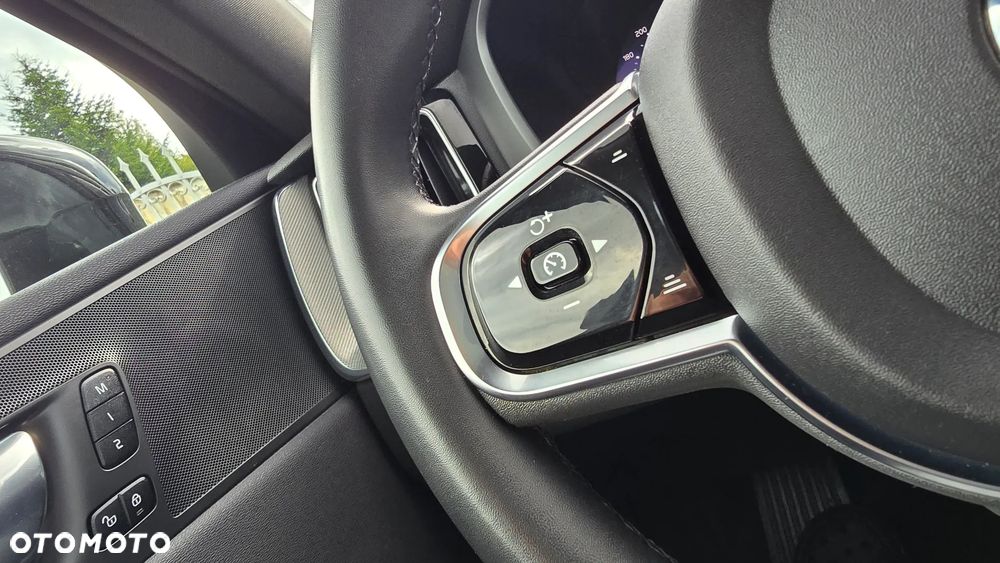Volvo XC 60 T6 Plug-In Hybrid AWD Ultra Dark - 20