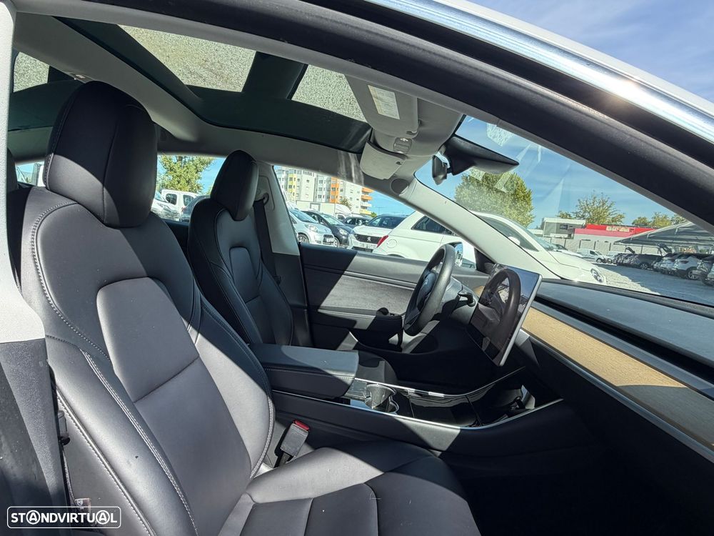 Tesla Model 3 - 12