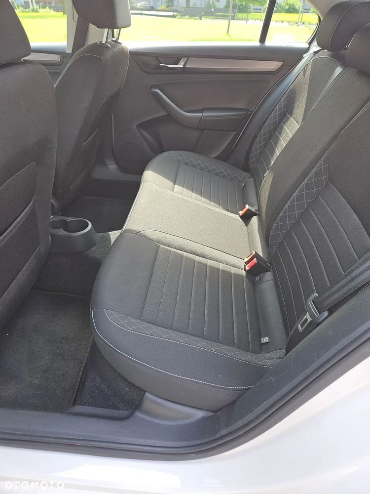 Skoda RAPID 1.0 TSI Style - 10