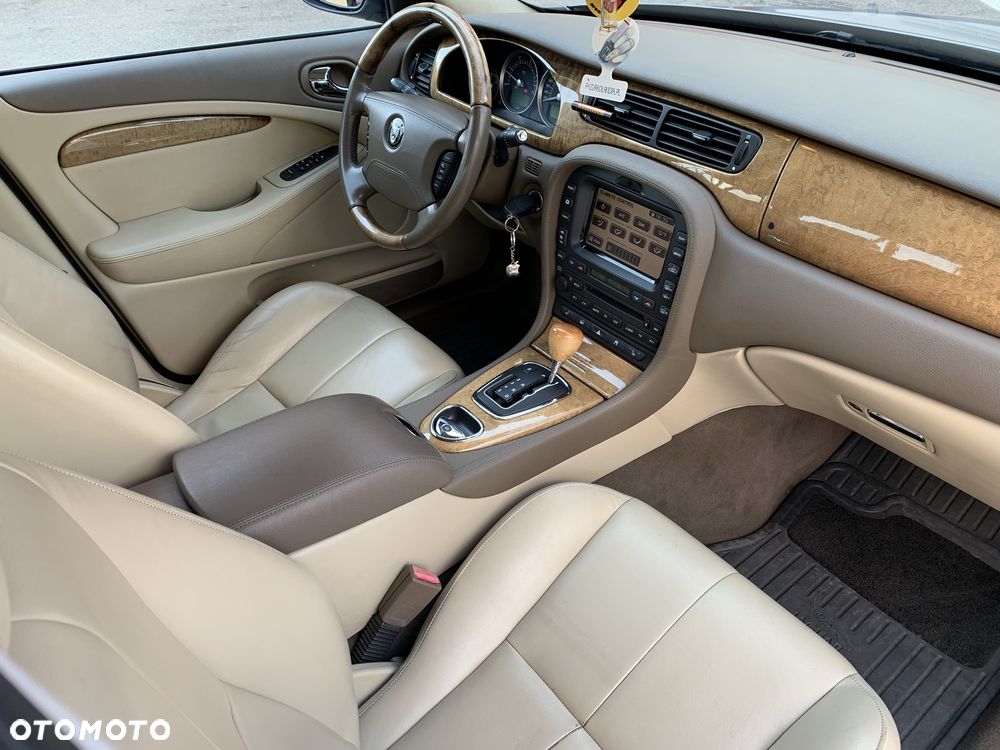 Jaguar S-Type - 4