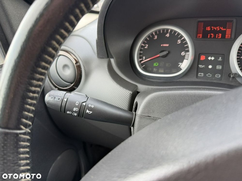 Dacia Duster 1.6 16V 105 4x2 Laureate - 23