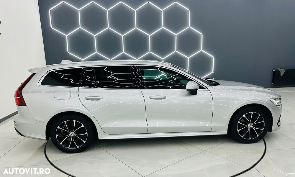 Volvo V60 D4 Momentum Pro - 33