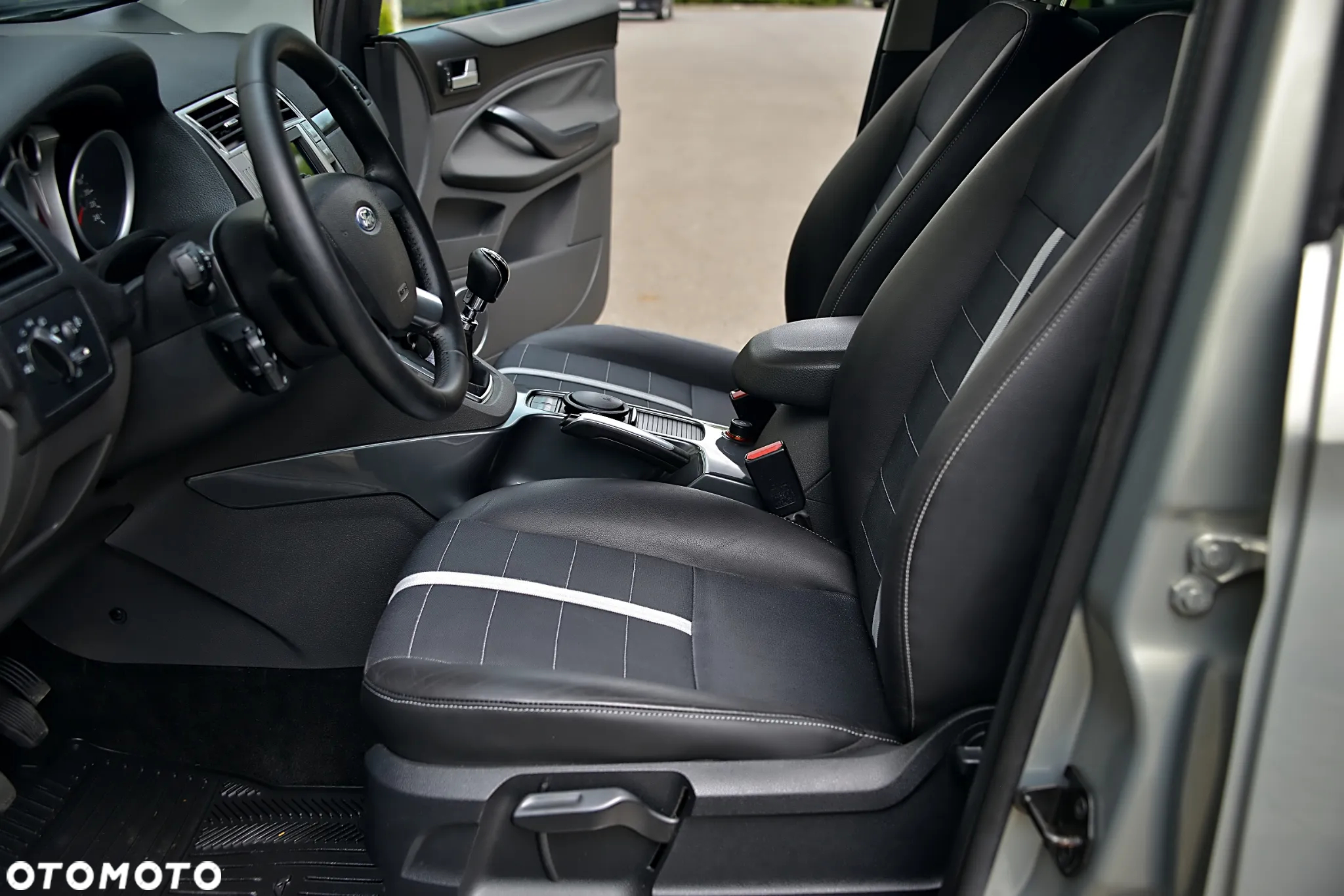 Ford Kuga 2.0 TDCi 4x4 Titanium - 26