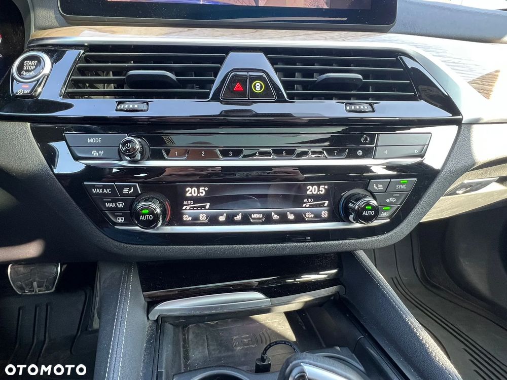 BMW Seria 5 M550i xDrive - 12
