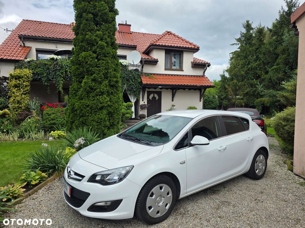 Opel Astra 2014 photo 2
