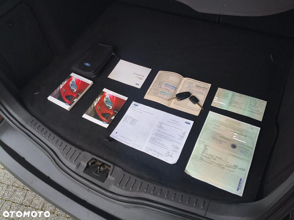 Ford Focus 1.6 TDCi DPF Champions Edition - 40
