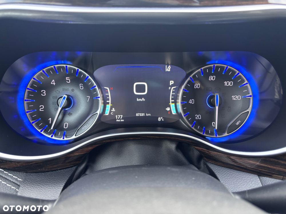 Chrysler Pacifica - 38