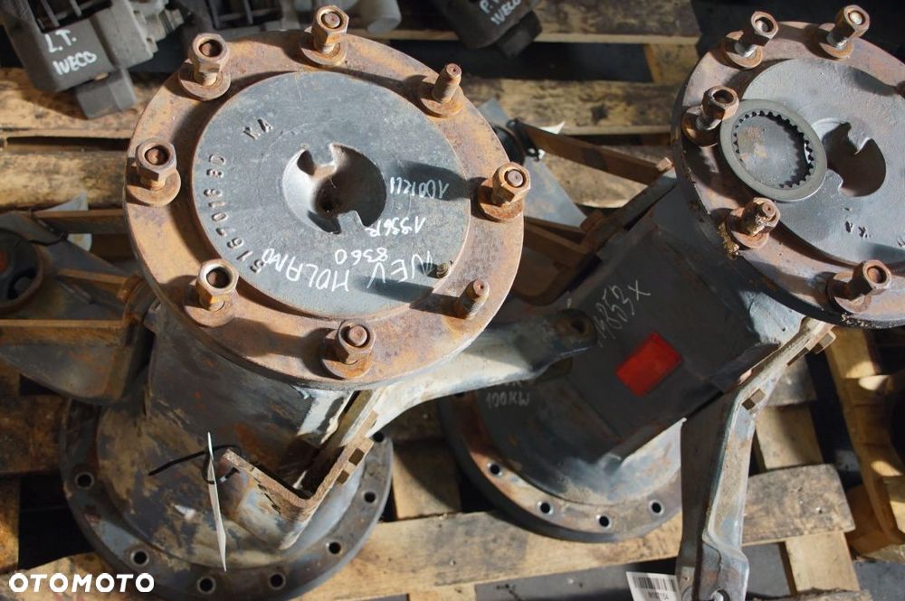 ZWOLNICA NEW HOLLAND 8360 PÓŁOŚ PRZEKŁADNIA - 1