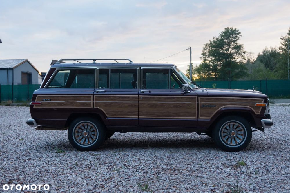 Jeep Wagoneer - 7
