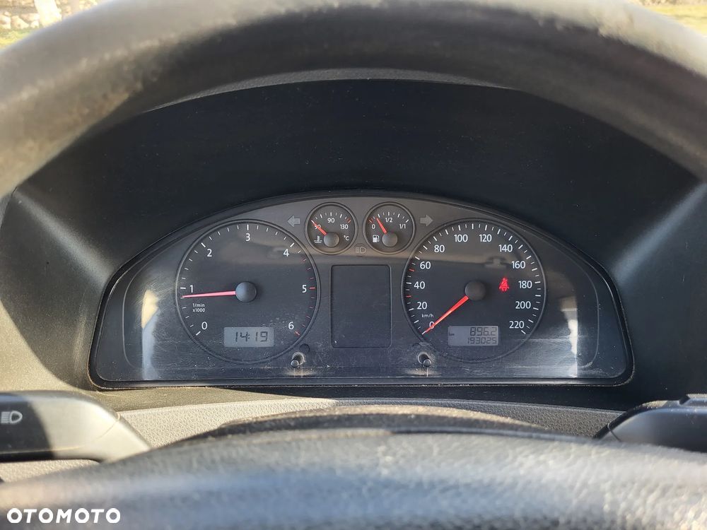Volkswagen Transporter Shuttle L1 - 10