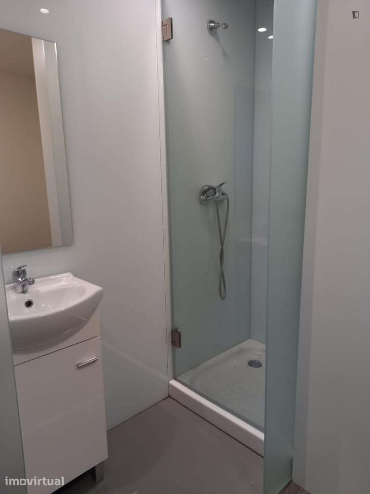 Quarto - localizado em Paranhos Porto - Grande imagem: 2/21